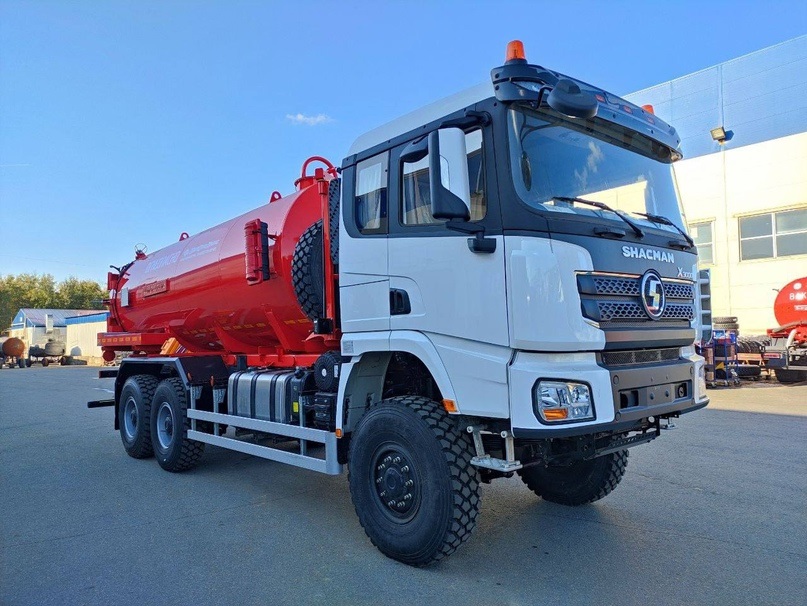 Автотопливозаправщик Shacman X6000